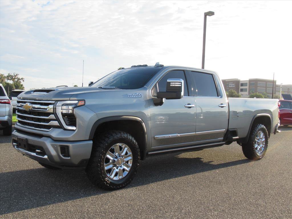 Used 2024 Chevrolet Silverado 2500 High Country w/ Technology Package image 3
