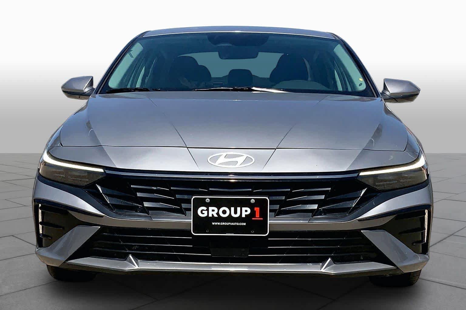Used 2025 Hyundai Elantra SEL FWD image 4