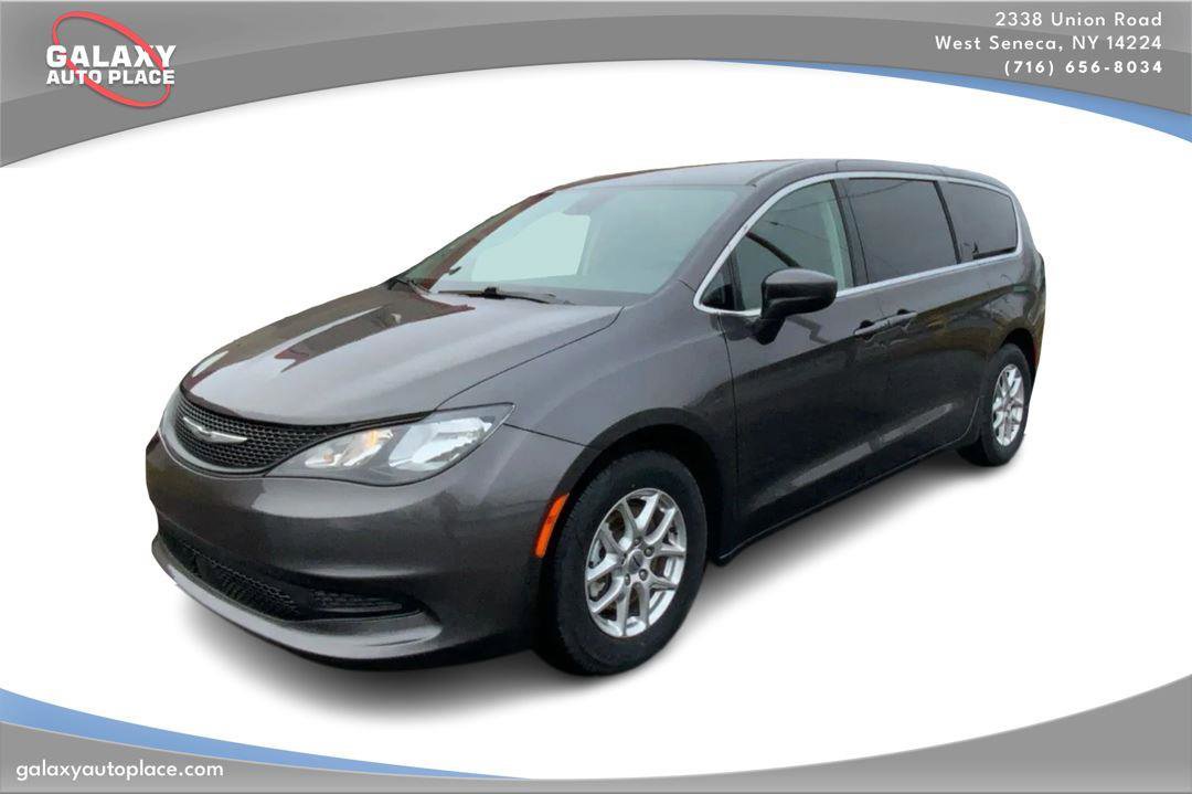 Used 2023 Chrysler Voyager LX image 1