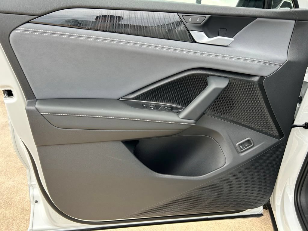New 2026 Volkswagen Tiguan SE R-Line FWD image 19