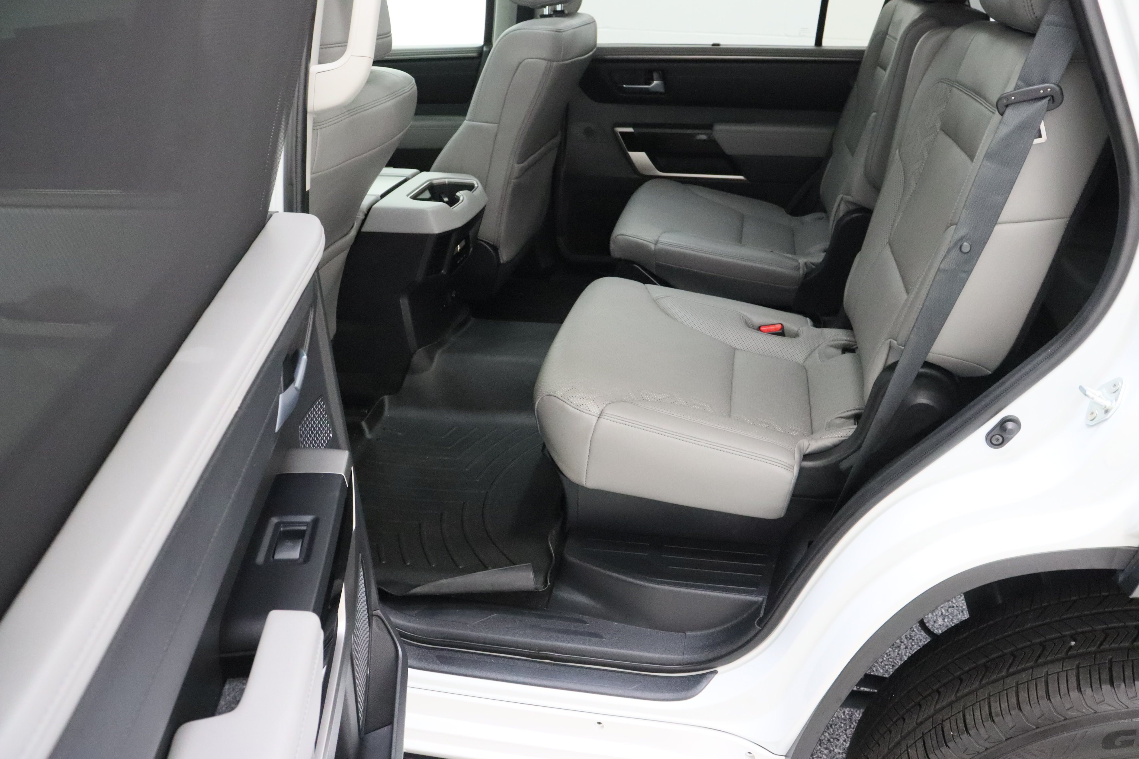 Certified 2024 Toyota Sequoia Limited AWD/4WD image 31