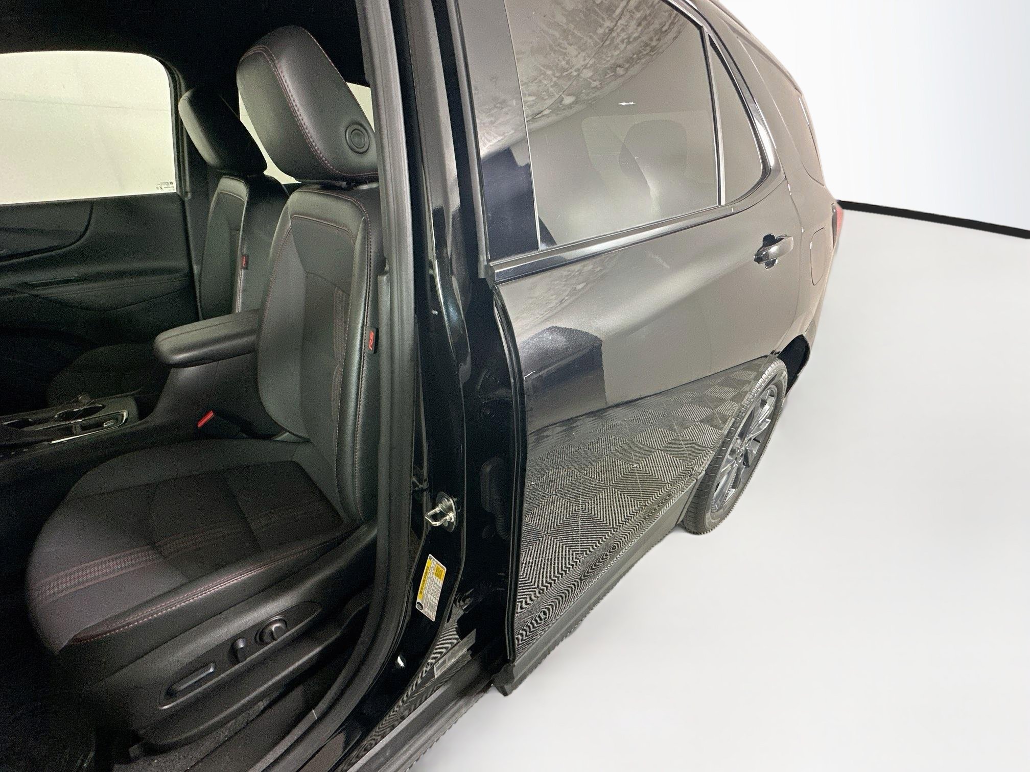 Used 2024 Chevrolet Equinox RS AWD/4WD image 12