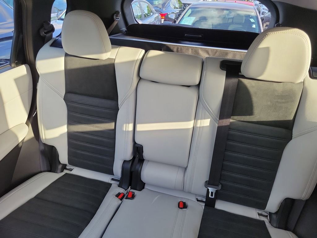 New 2025 Mitsubishi Outlander SE image 10