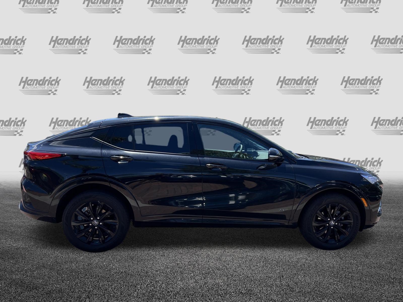 Used 2025 Buick Envista Sport Touring w/ Convenience II Package FWD image 11