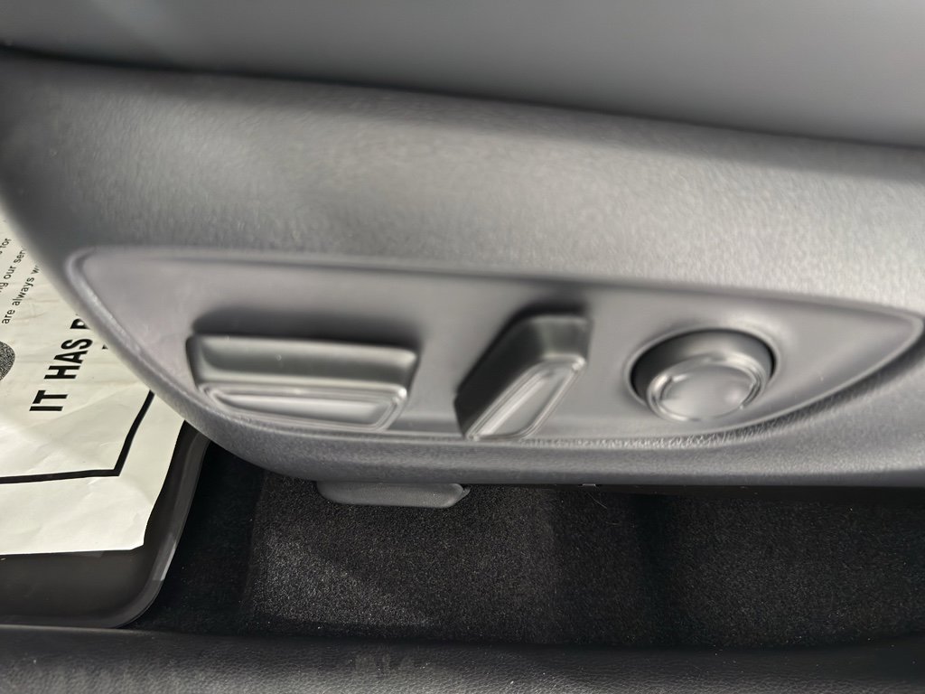 Used 2025 Toyota RAV4 XLE Premium image 19