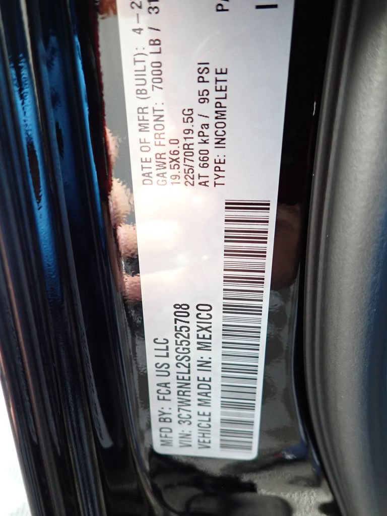 Used 2025 RAM 5500 4x4 Crew Cab image 46