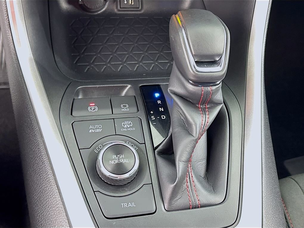 Used 2024 Toyota RAV4 SE w/ Weather & Moonroof Package image 22