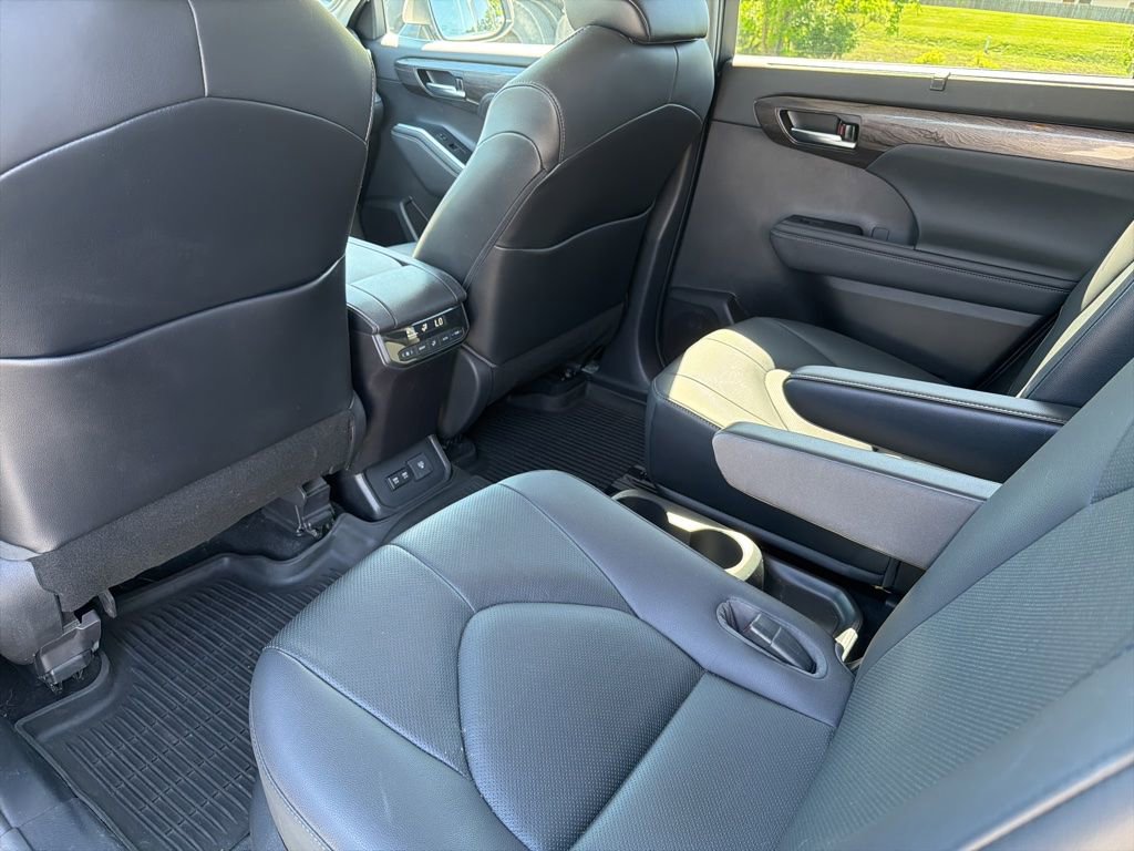 Used 2021 Toyota Highlander Limited AWD/4WD image 13