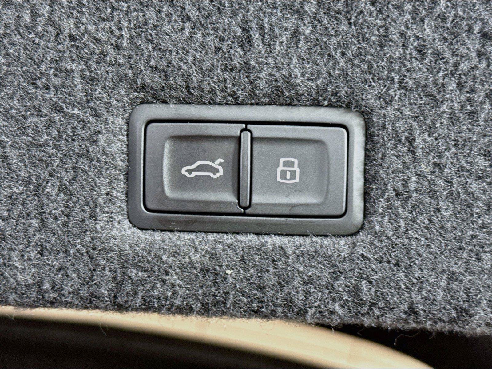 Used 2020 Lamborghini Urus AWD/4WD image 28