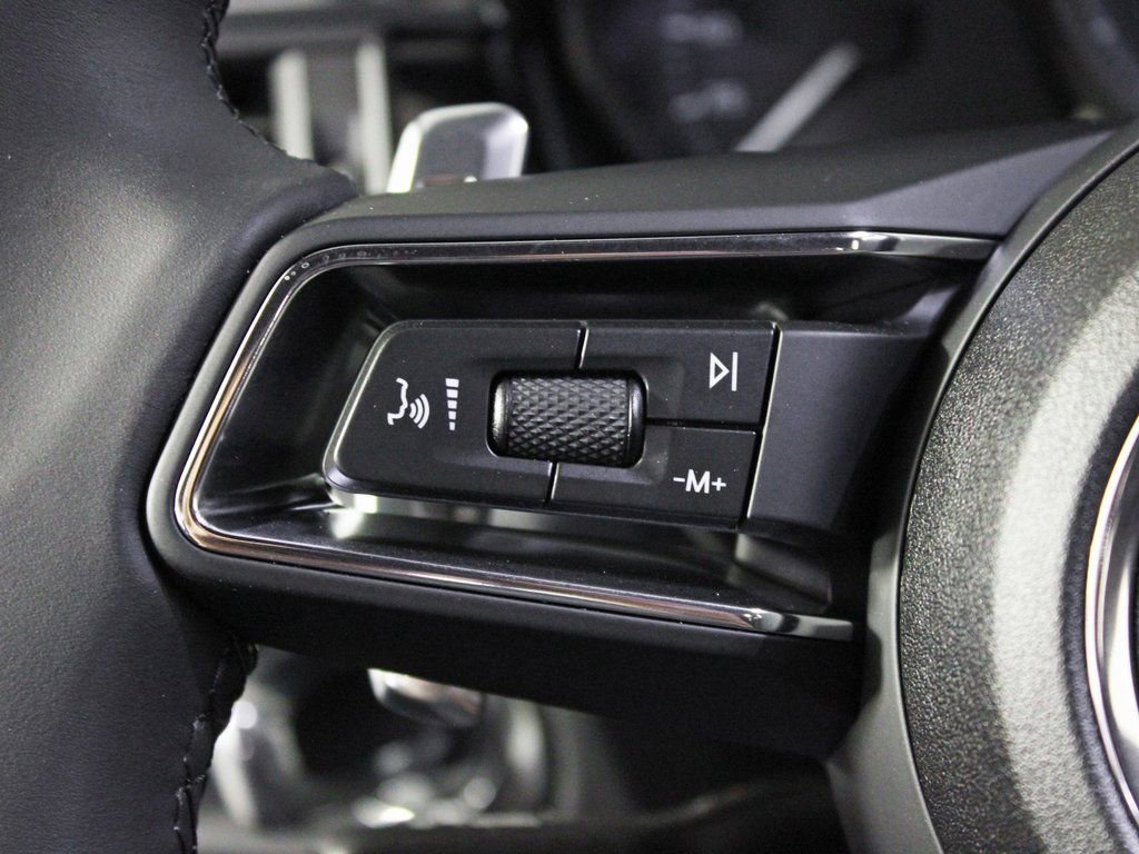 Certified 2025 Porsche Macan image 24