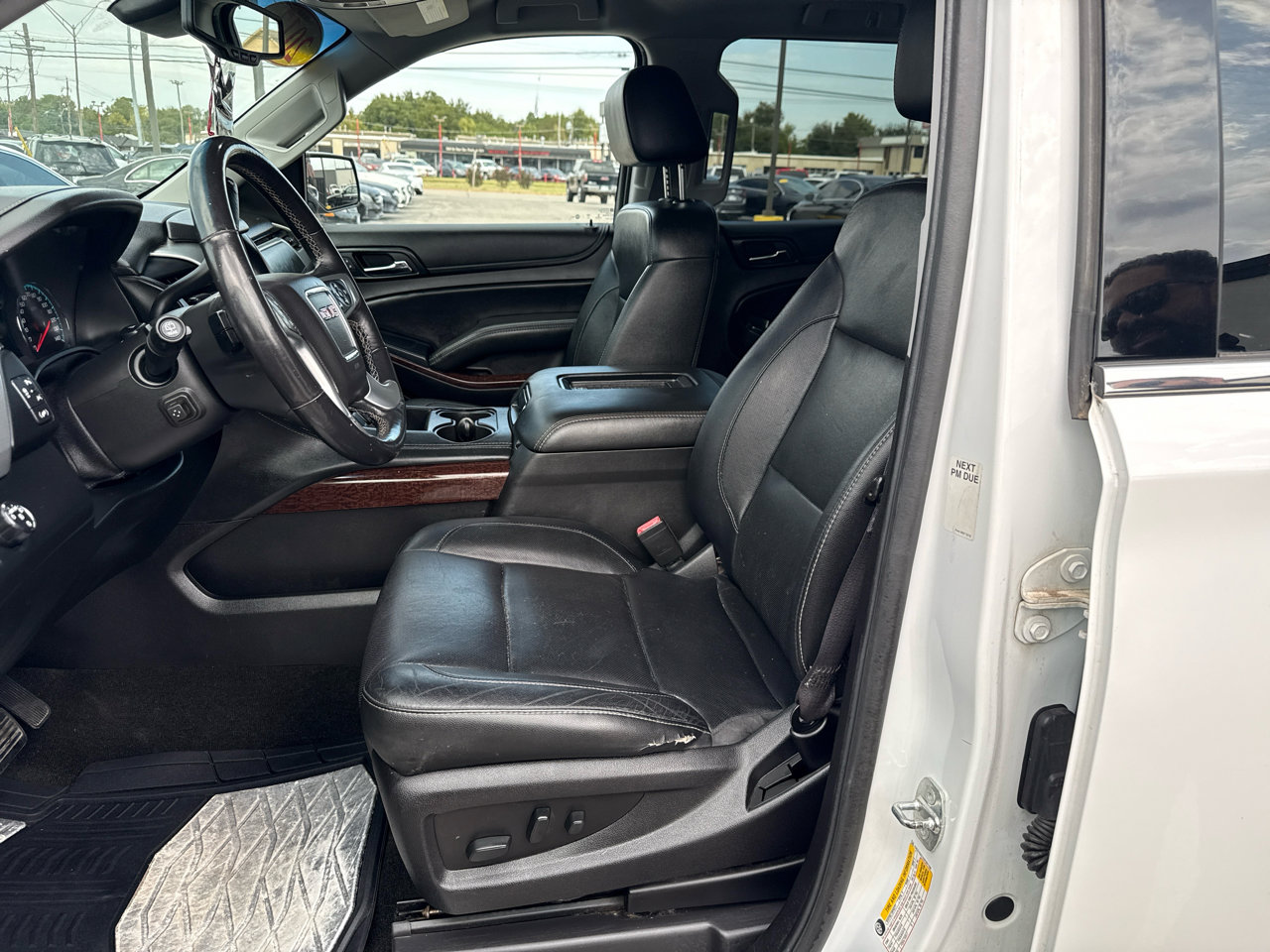 Used 2017 GMC Yukon XL SLT image 12