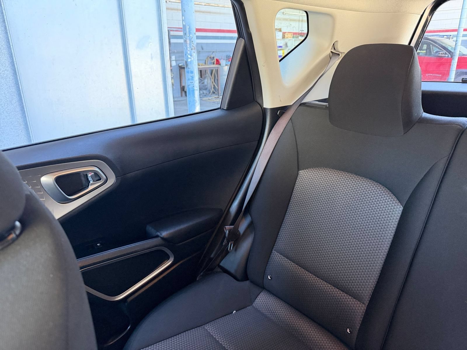 Used 2025 Kia Soul LX w/ LX Technology Package FWD image 36
