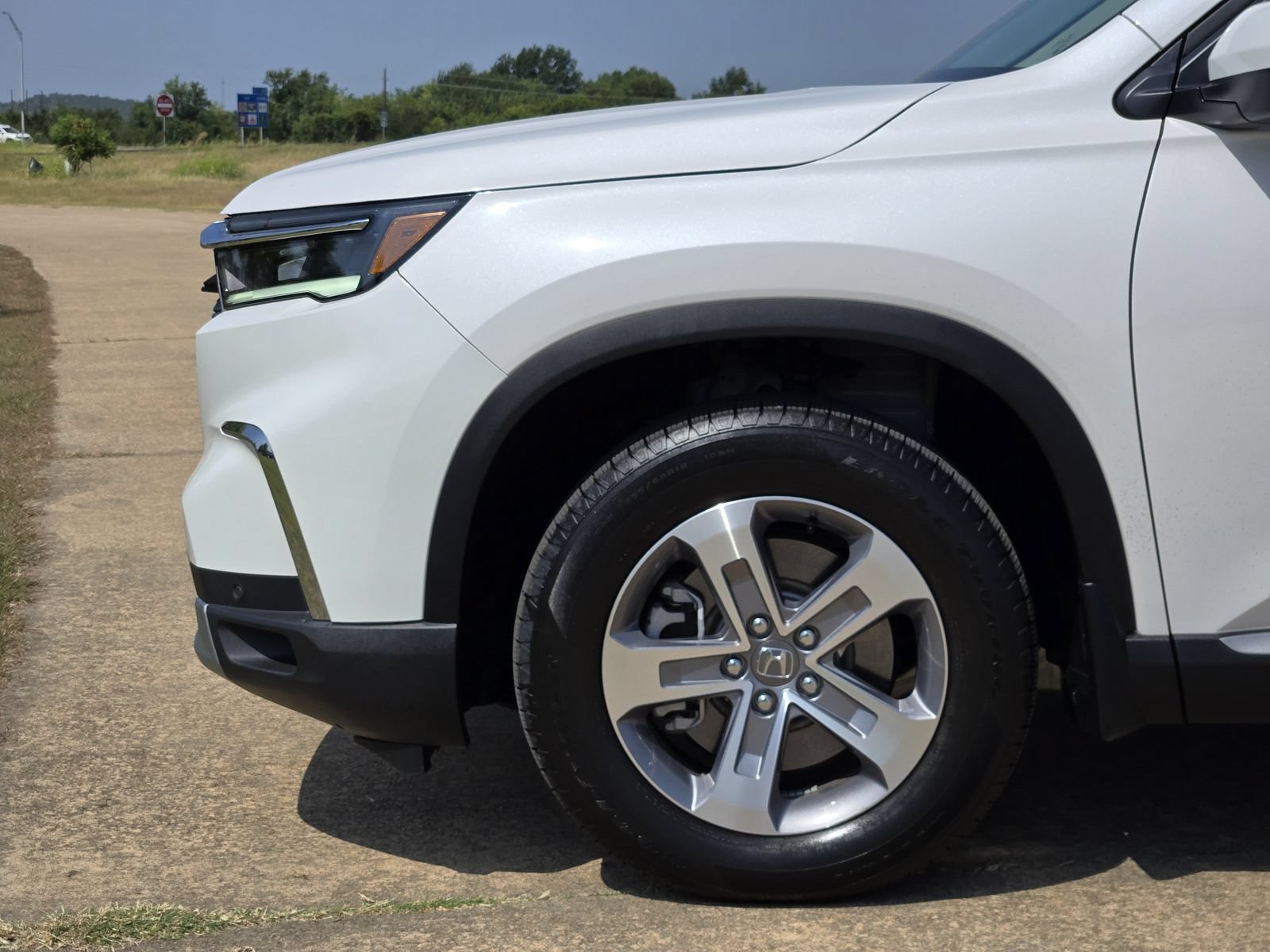 Used 2025 Honda Pilot EX-L image 13