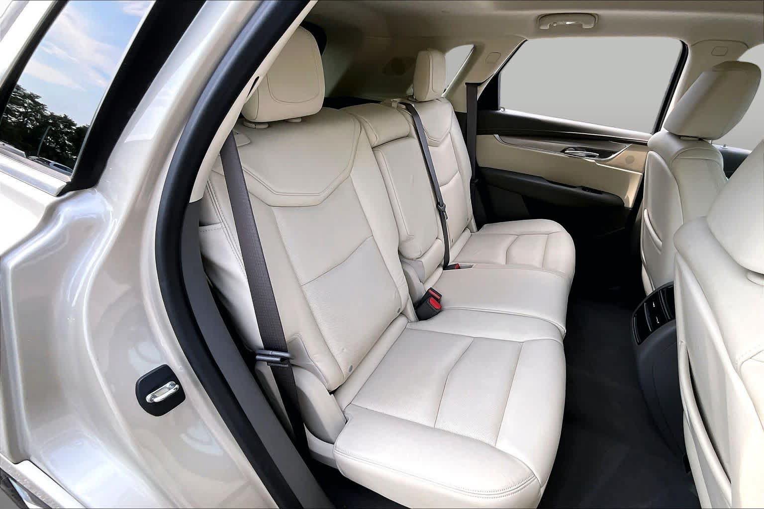 Used 2017 Cadillac XT5 Luxury w/ Driver Awareness Package FWD image 21