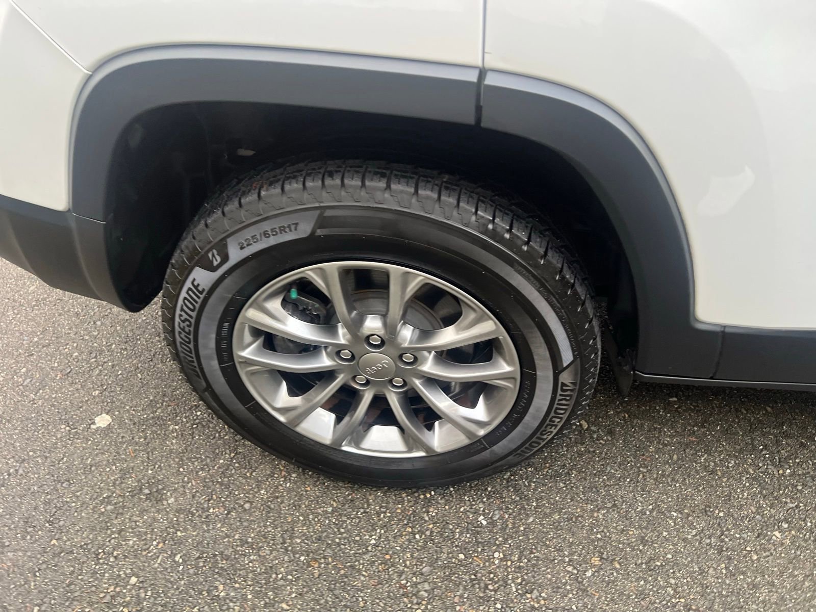 Used 2019 Jeep Cherokee Latitude Plus image 11