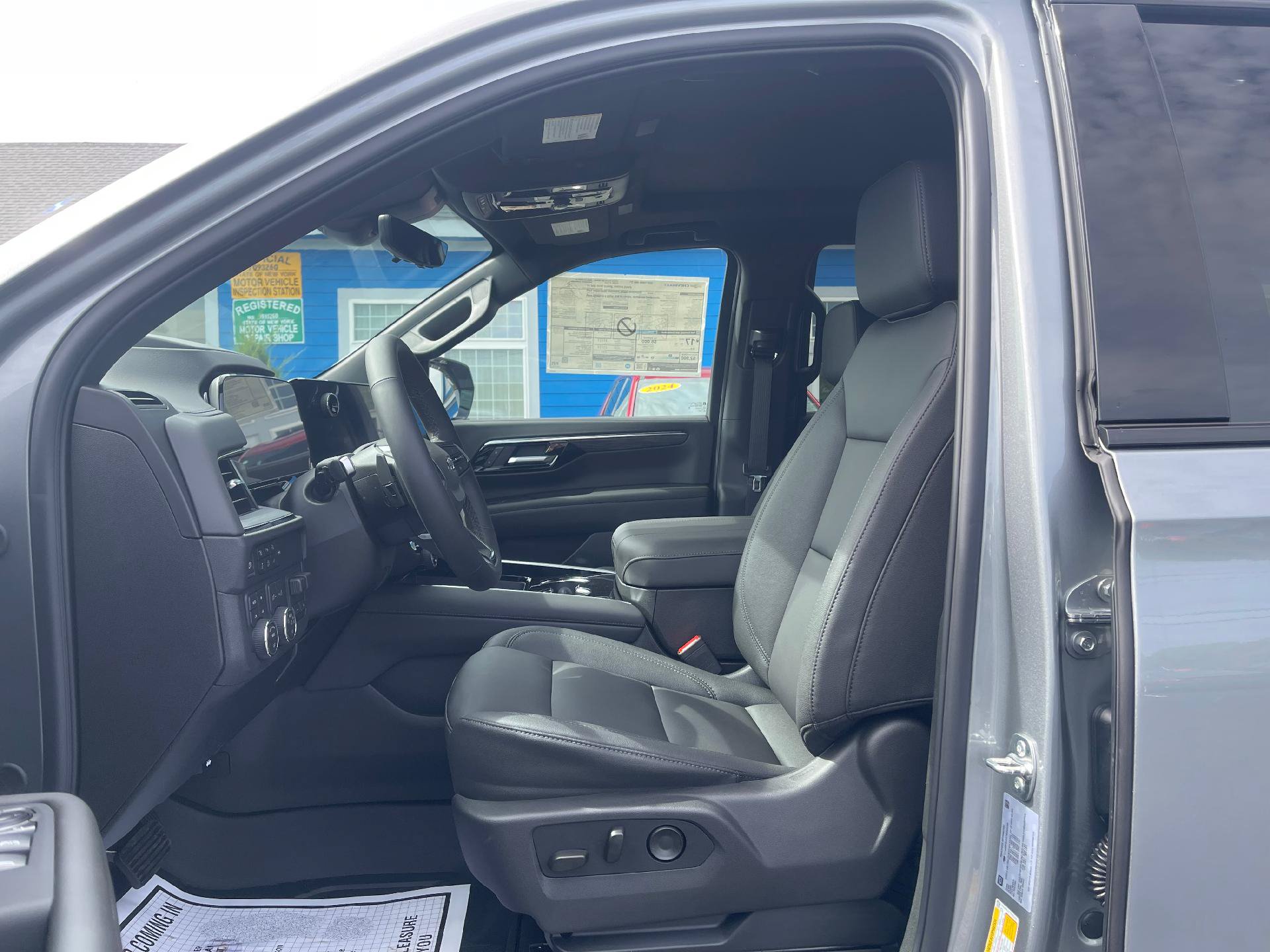 New 2026 Chevrolet Tahoe Z71 w/ Z71 Off-Road Package AWD/4WD image 4