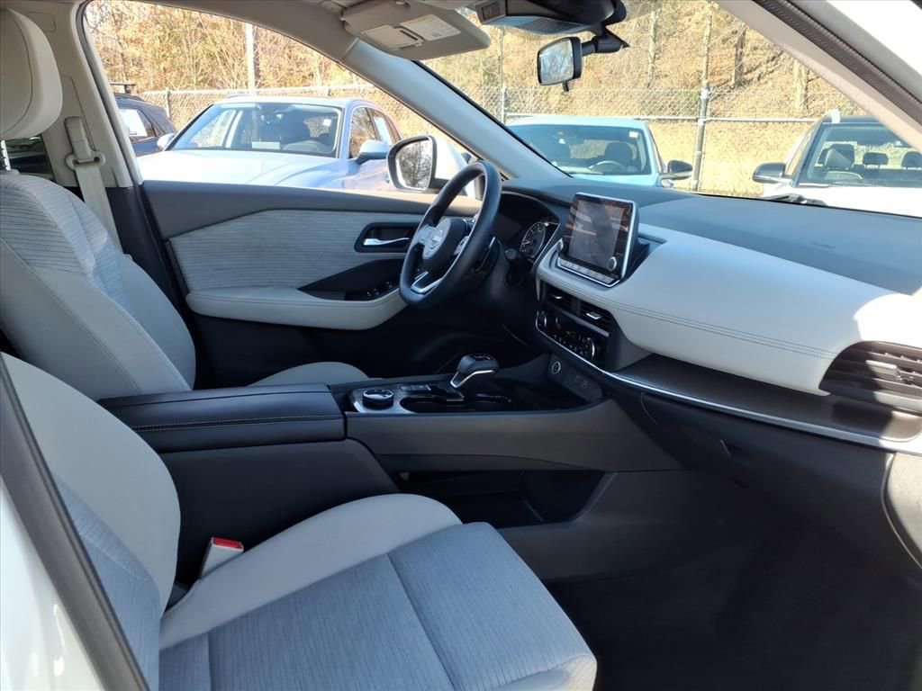 Used 2023 Nissan Rogue SV image 24