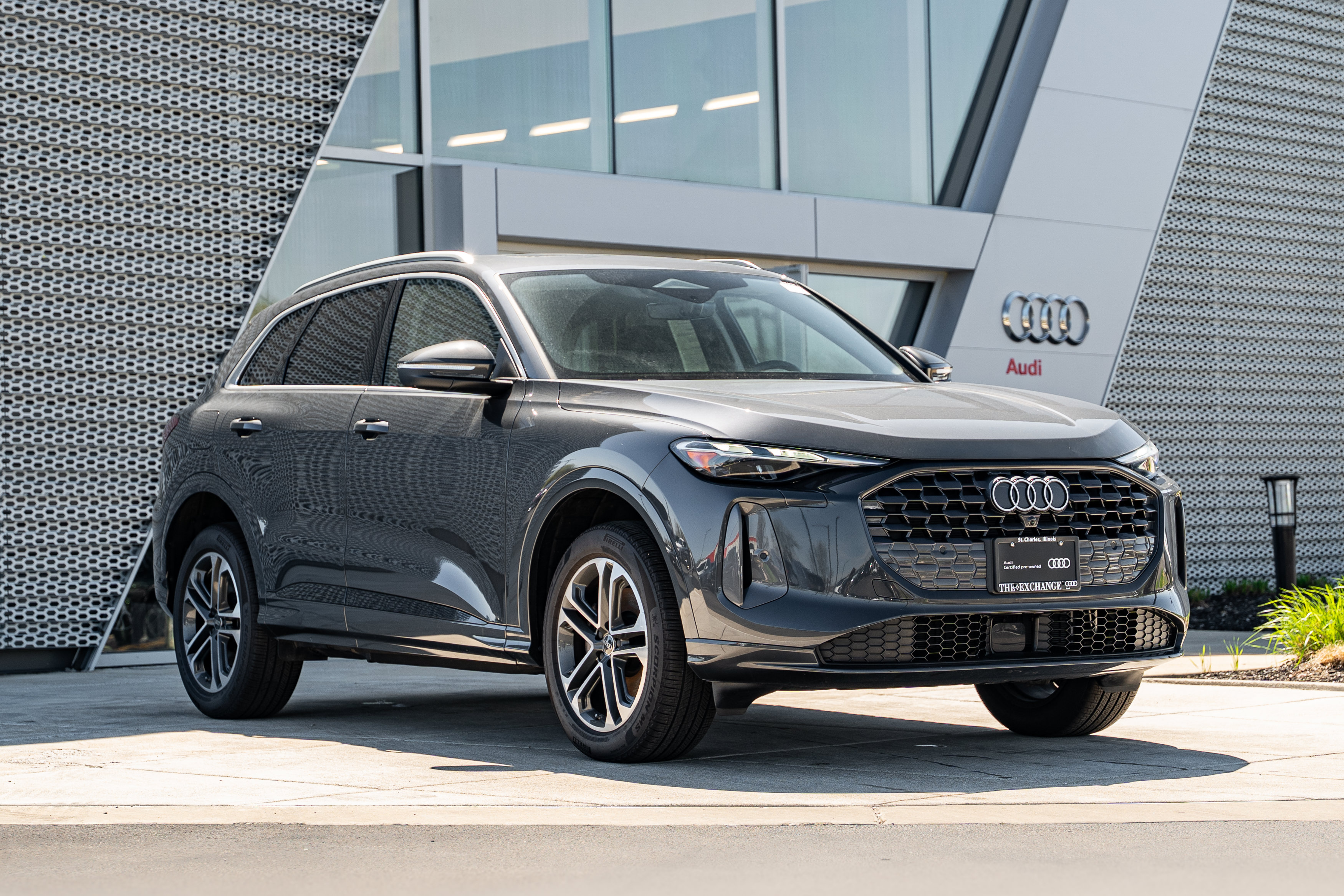 Certified 2025 Audi Q5 Premium w/ Convenience Package AWD/4WD image 1