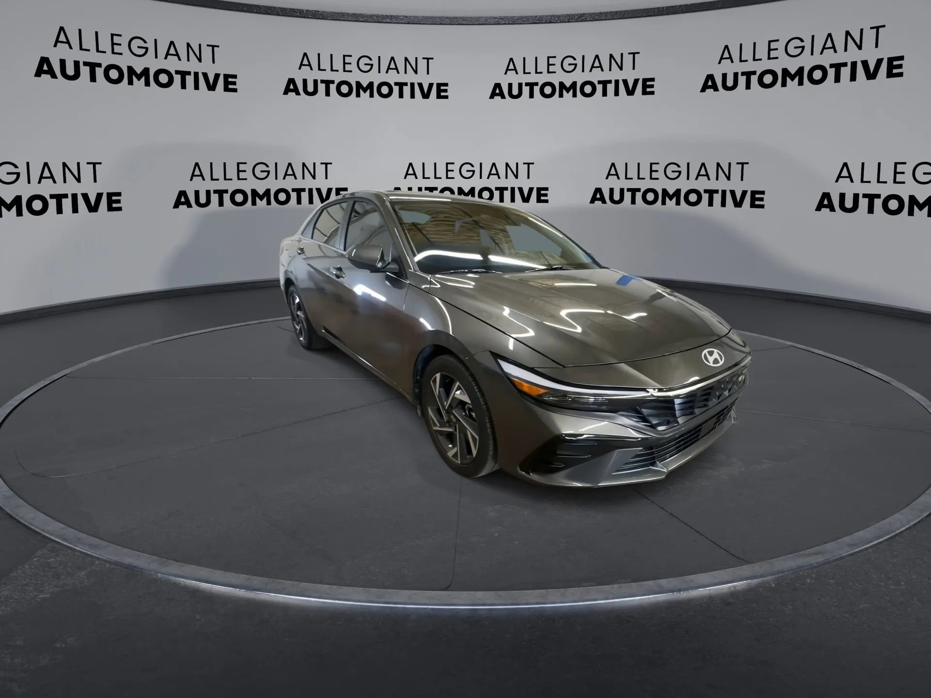 Used 2025 Hyundai Elantra SEL FWD image 4