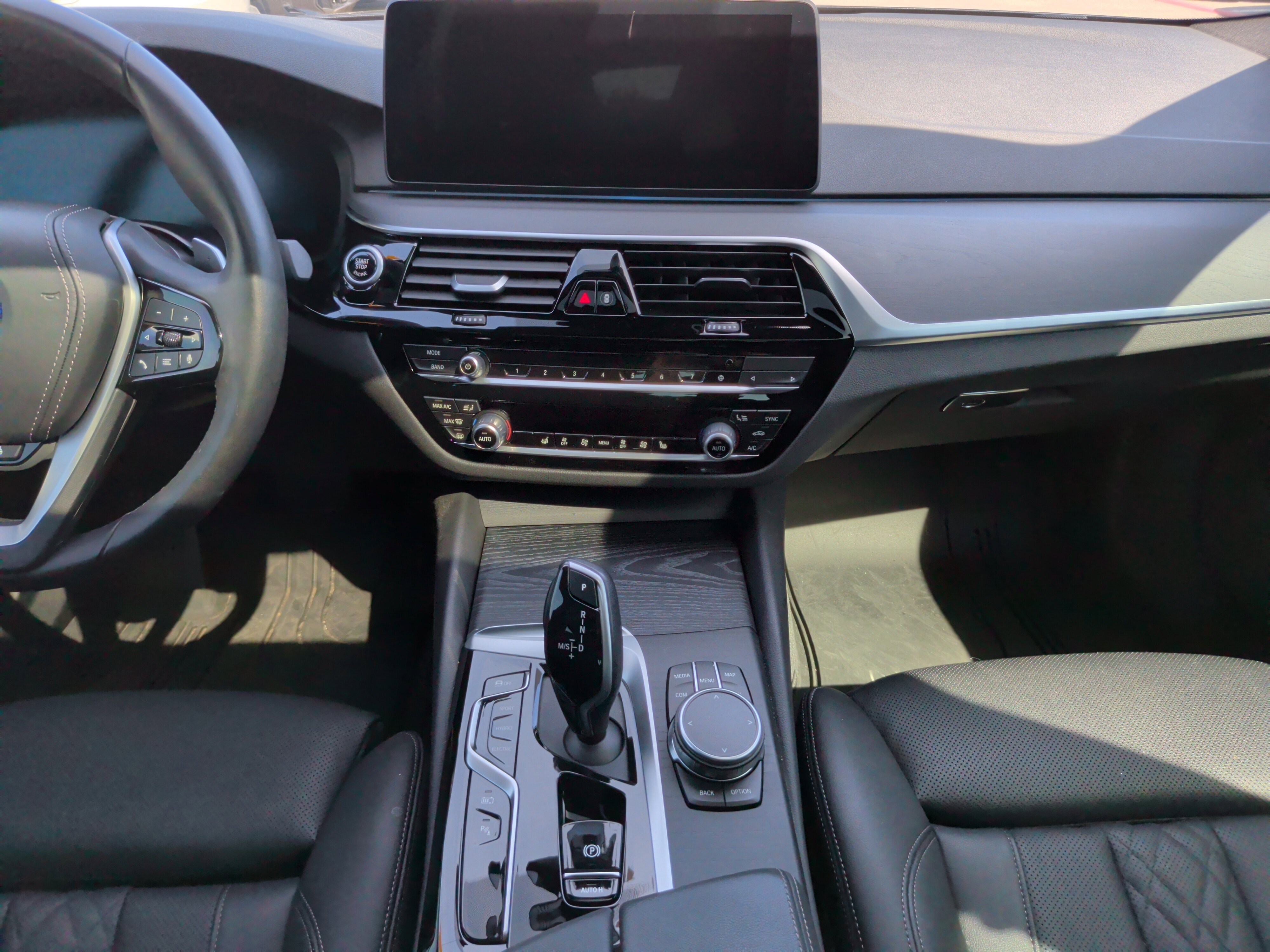 Certified 2023 BMW 530e w/ Premium Package image 34