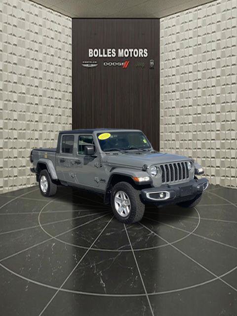 Certified 2021 Jeep Gladiator Sport AWD/4WD image 2