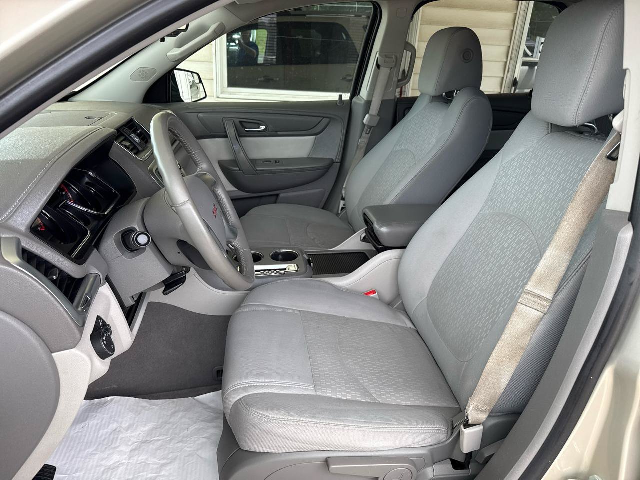 Used 2014 GMC Acadia SLE FWD image 6