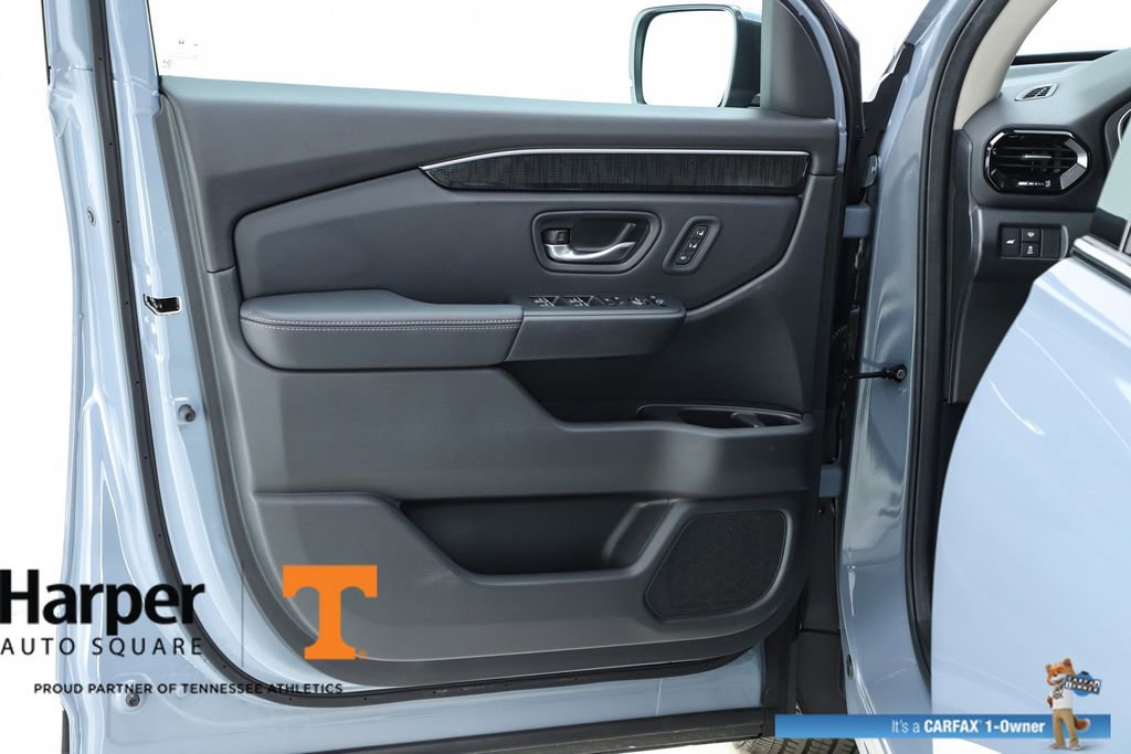 Used 2025 Honda Pilot Elite image 18