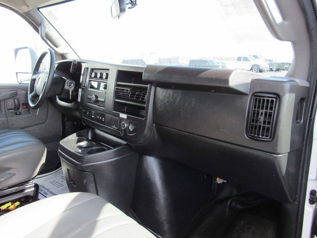 Used 2022 GMC Savana 3500 Extended w/ Power Convenience Package RWD image 15