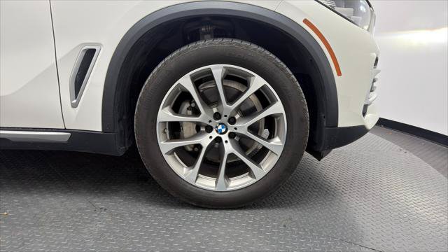 Used 2019 BMW X5 xDrive40i w/ Premium Package 2 AWD/4WD image 35