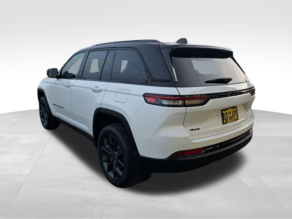 New 2025 Jeep Grand Cherokee Limited w/ Trailer Tow Package AWD/4WD image 3