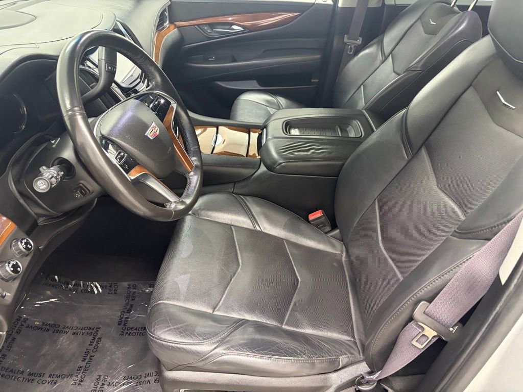 Used 2017 Cadillac Escalade ESV Luxury AWD/4WD image 13
