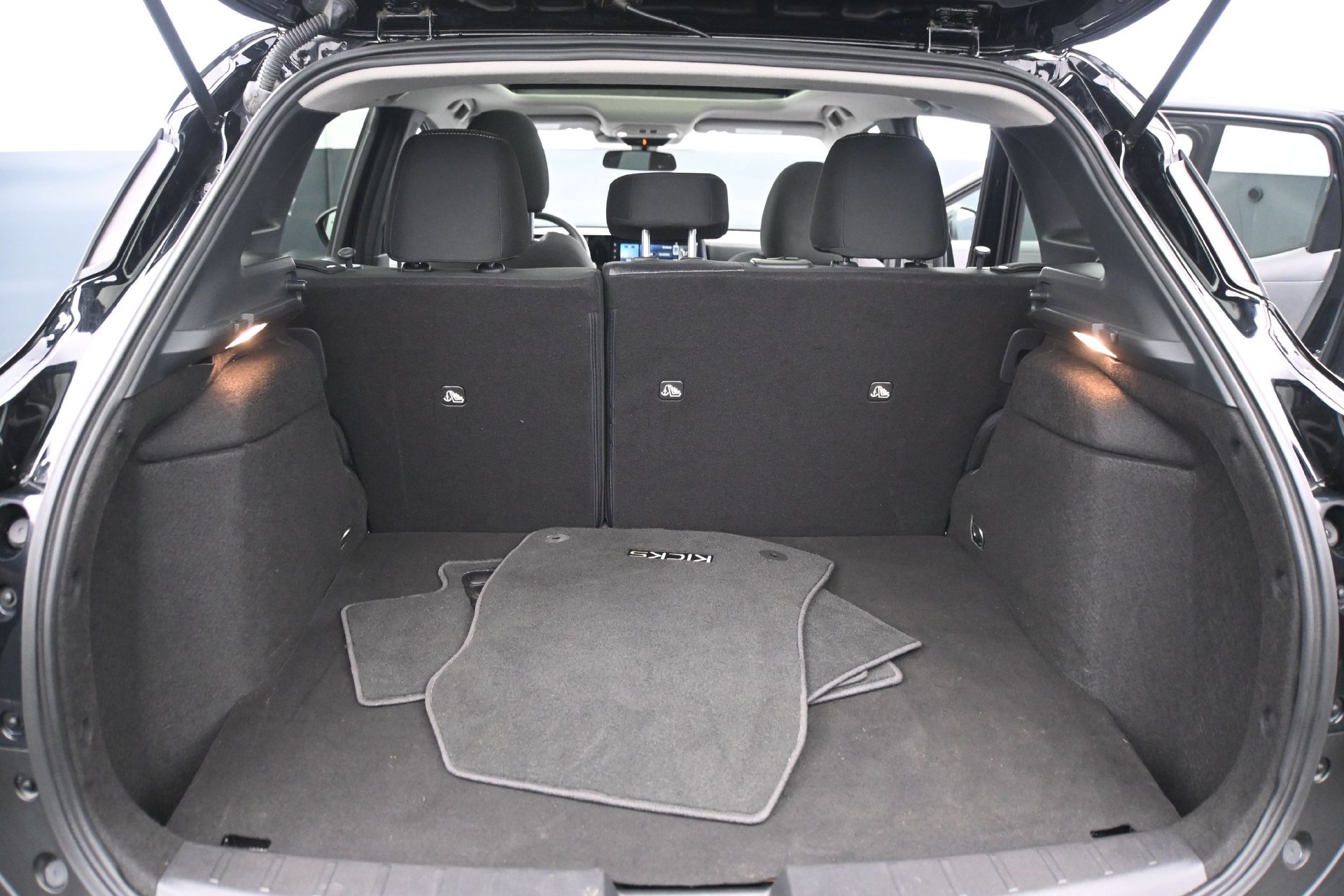 Used 2025 Nissan Kicks SV w/ SV Premium Package AWD/4WD image 15