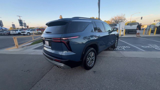 Used 2025 Chevrolet Traverse LT image 8
