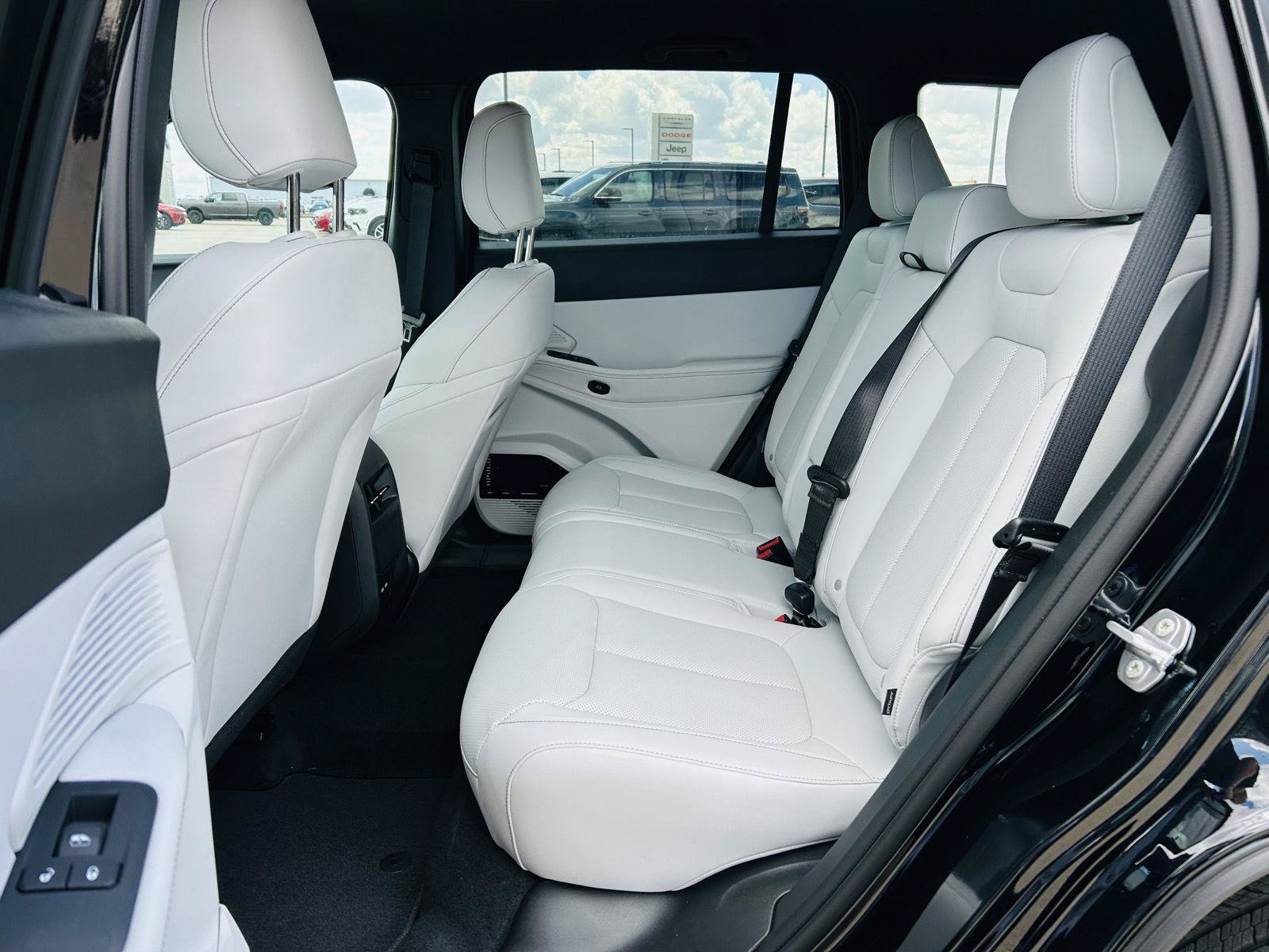 New 2026 Jeep Cherokee Limited AWD/4WD image 28