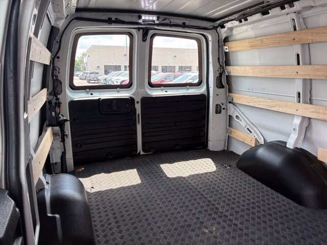 Used 2025 Chevrolet Express 2500 w/ Driver Convenience Package RWD image 13