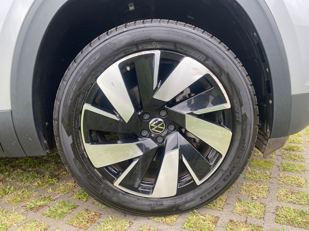 Used 2024 Volkswagen Atlas Cross Sport SE image 27