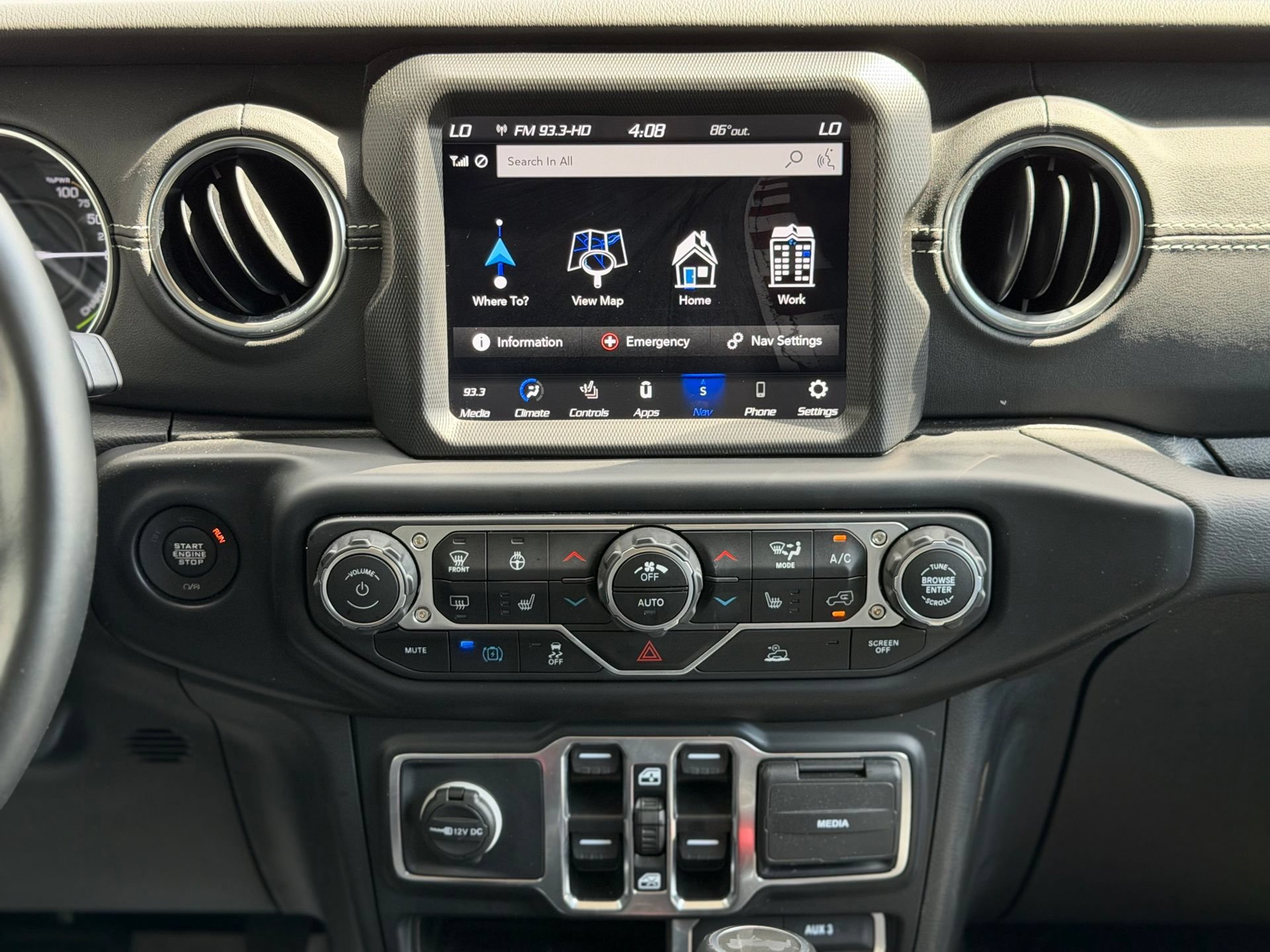 Used 2021 Jeep Wrangler Unlimited Sahara w/ Cold Weather Group AWD/4WD image 26