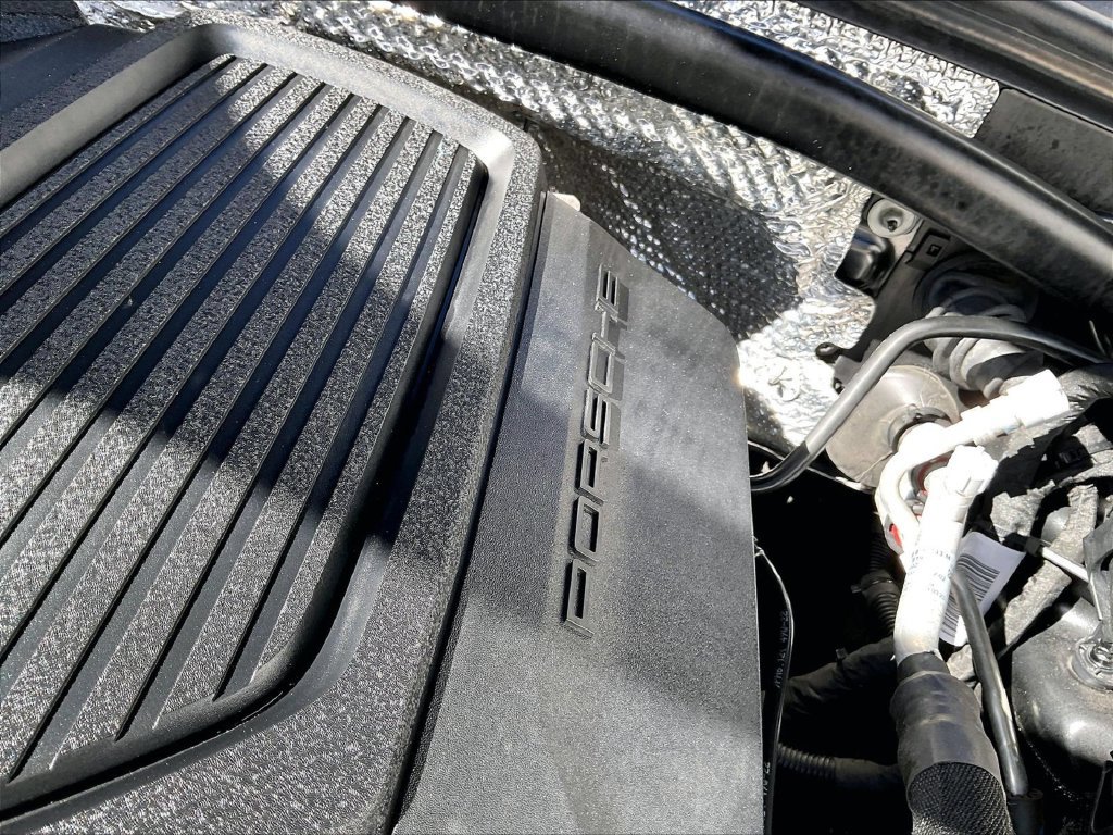 Certified 2023 Porsche Macan AWD/4WD image 34