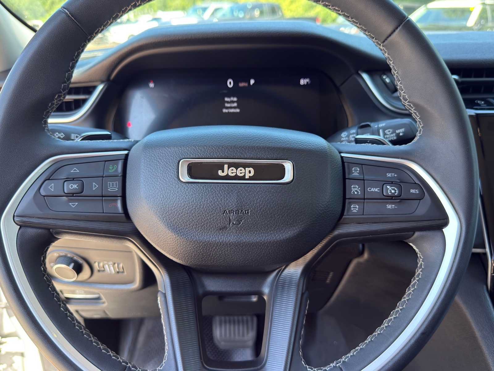 Used 2023 Jeep Grand Cherokee Laredo RWD image 22