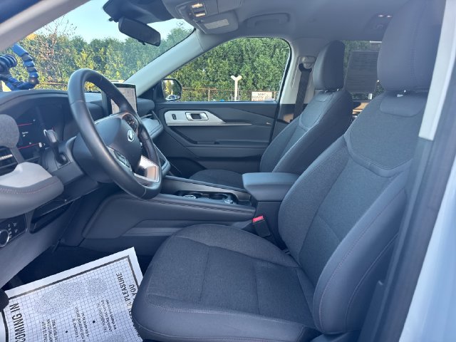 Used 2026 Ford Explorer Active AWD/4WD image 9