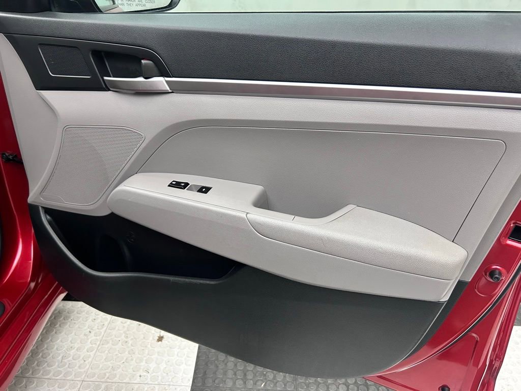 Used 2019 Hyundai Elantra SE image 15