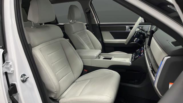 Used 2025 Hyundai Santa Fe Limited AWD/4WD image 24