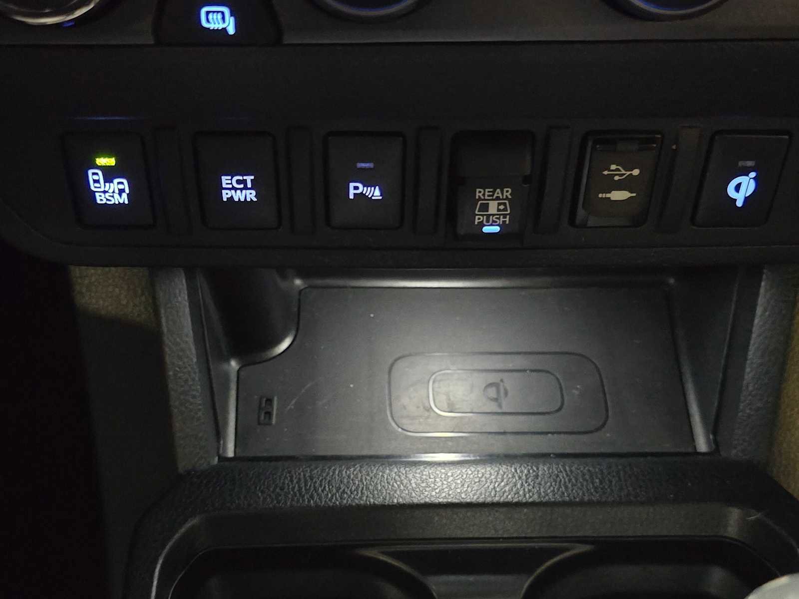 Used 2019 Toyota Tacoma TRD Off-Road w/ Technology Package AWD/4WD image 32