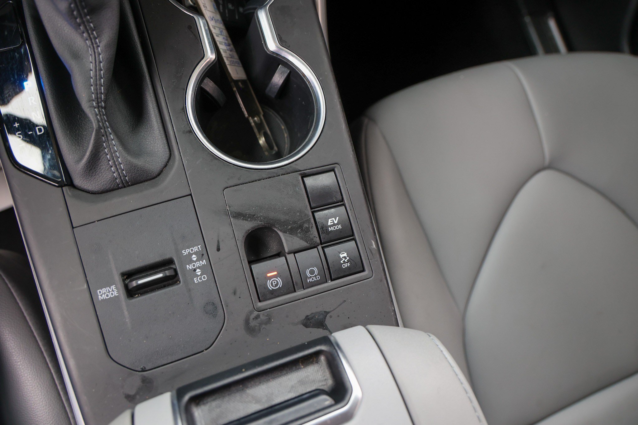 Used 2023 Toyota Highlander XLE FWD image 25