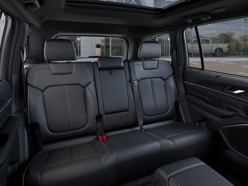 New 2025 Jeep Grand Cherokee Overland image 15