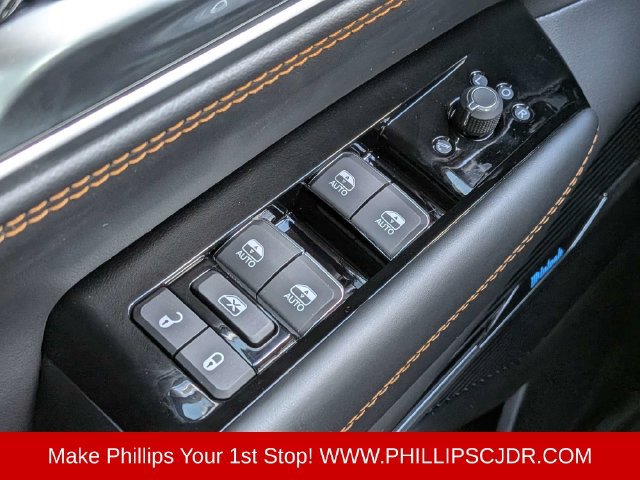 Certified 2026 Jeep Grand Wagoneer Summit AWD/4WD image 22