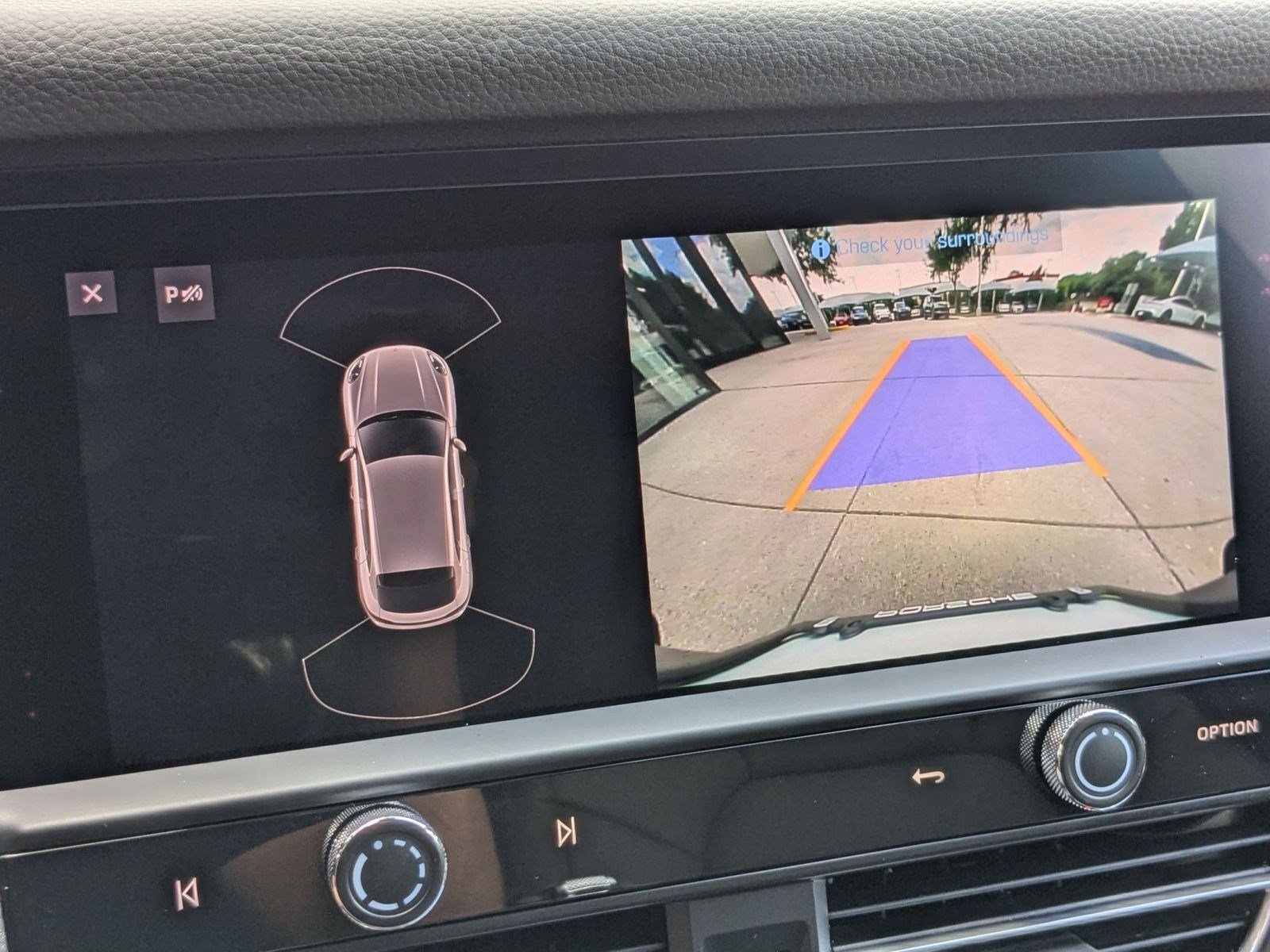 Certified 2025 Porsche Macan AWD/4WD image 19