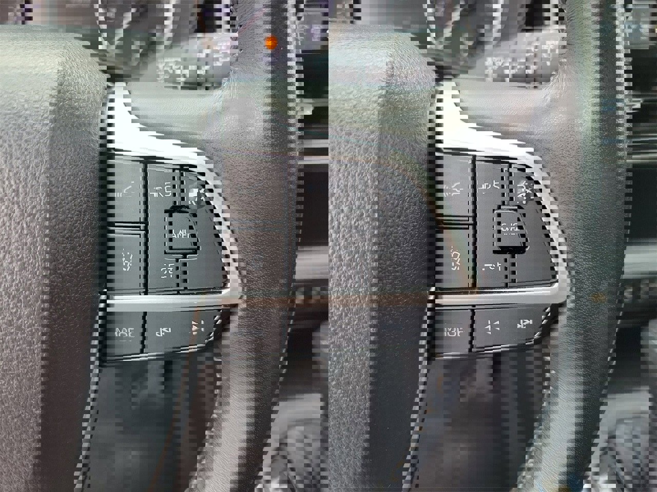 Used 2023 Toyota Highlander LE image 21