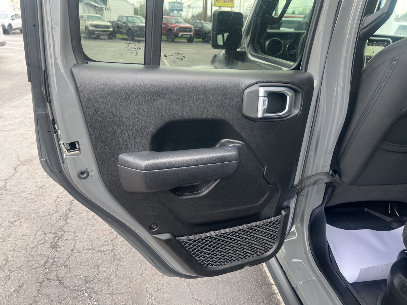 Used 2023 Jeep Wrangler Unlimited w/ Cold Weather Group AWD/4WD image 26