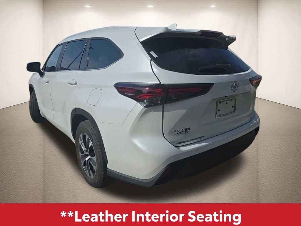 Used 2024 Toyota Highlander XLE image 4
